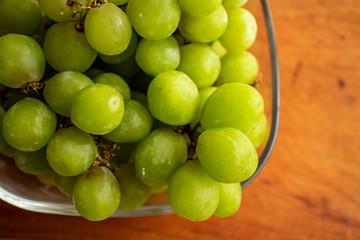 ガラスボウルの青ブドウ　Green grapes in a glass bowl 2