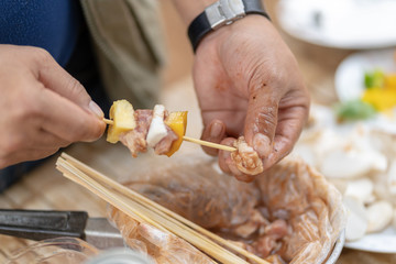 prepare barbecue meat with barbecue skewers, cooking time