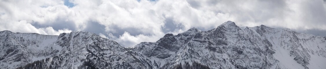 Fototapeta na wymiar Großes Winterpanorama von Sonnwendjoch und Co.