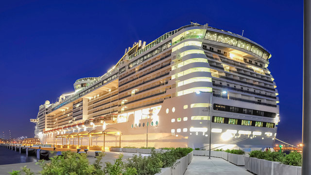 Navire de croisi&egrave;re amarr&eacute; au quai de Palma de Majorque, Bal&eacute;ares, Espagne.