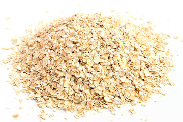 Fototapeta na wymiar Whole oats isolated on a white background