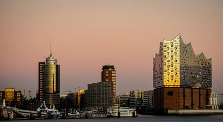 hamburg elbphilharmonie gebäude bei sonnenuntergang, langzeitbelichtung, hamburg, deutschland © Alexander