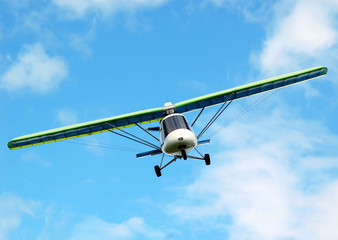 Light-engine plane flies at low altitude