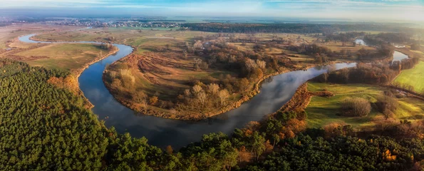 Die mäandrierende Warthe zwischen den Wiesen und Wäldern von Wielkopolska, Vogelperspektive © Piotr Gołębniak