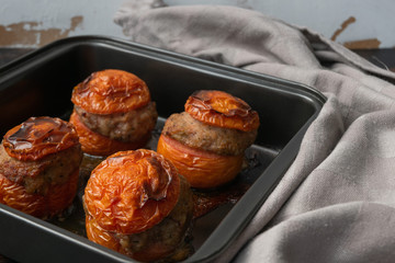 French farce tomatoes recipe (tomatoes stuffed with minced meat)