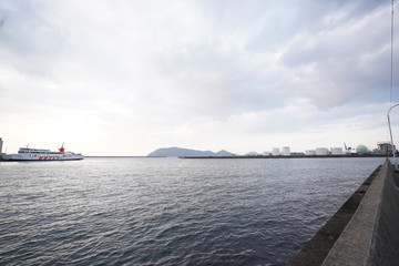 高松港から見る女木島