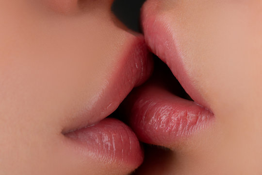 Wet Kiss Video