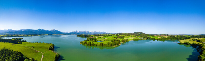 Fototapeta na wymiar Luftaufnahme vom Forggensee im Frühling