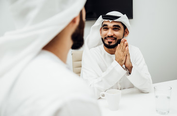 Naklejka premium Arabic business team in the office