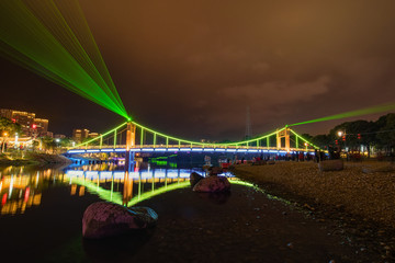 Fototapeta na wymiar Bridges in the night, beautiful lights give off many colors