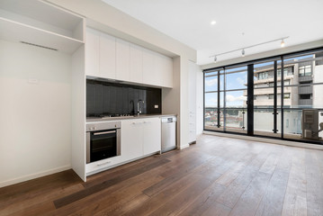 Empty and unfurnished brand new apartment