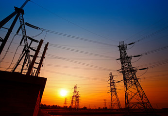 Fototapeta premium Wire electrical energy at sunset