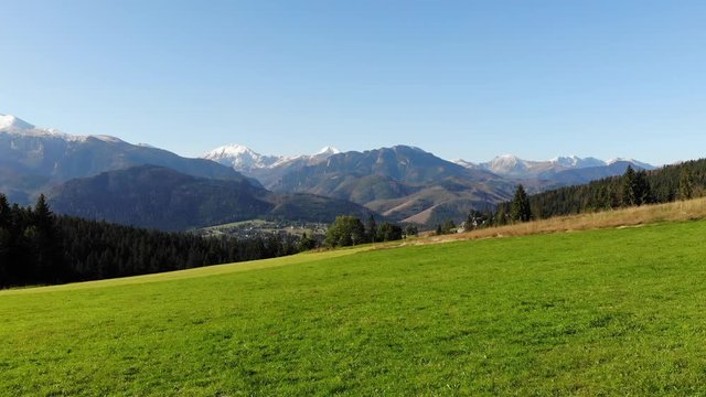 Lot dronem w g&oacute;rach 