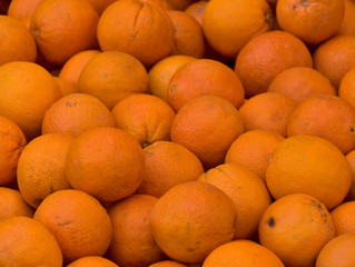fresh oranges in the market