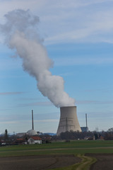 Fototapeta na wymiar Atomkraftwerk Isar Hochformat