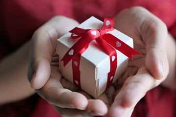 Close up of women hand holding gift box