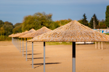 Fototapeta na wymiar Straw-covered beach umbrellas. Vacation on the beach_