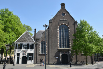 Fototapeta na wymiar Eglise en briques à Utrecht, Pays-Bas