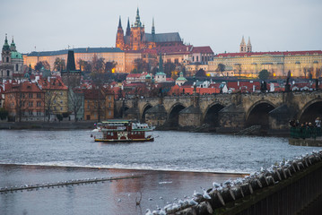 Obraz premium Evening walk sightseeing traveling fall to Prague, Czech Republic. Charles bridge and promenade.