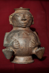 escultura de artesanía de barro de pueblos indígenas latinoamericanos