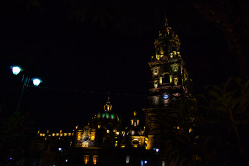 Fototapeta na wymiar Beautiful nightscape view of the Morelia Cathedral