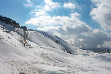Fototapeta na wymiar Views of the Lebanon mountains in the region of Faraya in winter