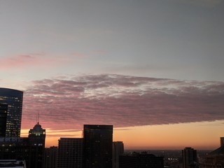 Obraz premium Vibrant Sunset Over the City
