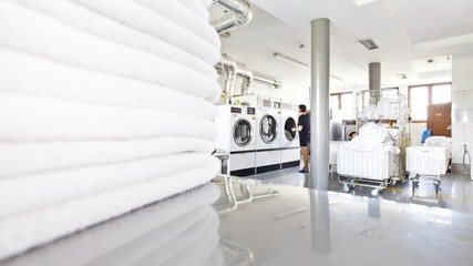 Big industrial laundry washing machines clean zone bright modern interior - obrazy, fototapety, plakaty