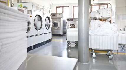 Big industrial laundry washing machines clean zone bright modern interior - obrazy, fototapety, plakaty