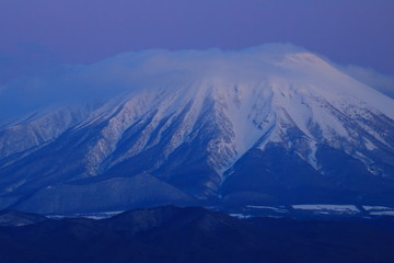 Fototapeta premium Mount Iwate o wschodzie słońca