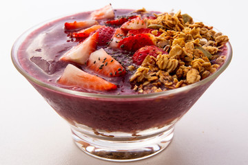 Smoothie bowl with friut and granola