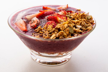 Smoothie bowl with friut and granola
