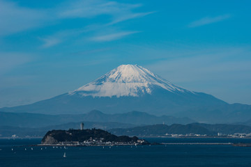Fototapeta na wymiar 江ノ島と富士山
