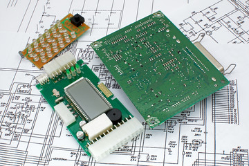 Printed circuit board with electronic chips and electronic schem