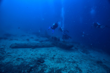 Fototapeta na wymiar sunken plane diving, plane crash, incident, search under water, crash, divers