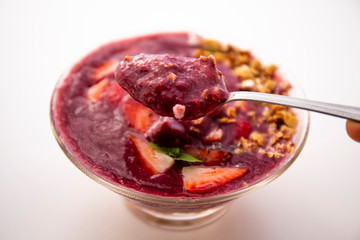 Smoothie bowl with friut and granola