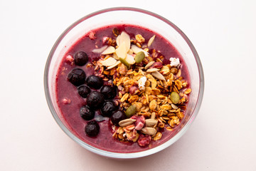 Smoothie bowl with friut and granola