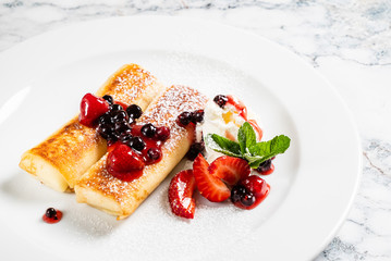 pancakes with strawberries and mint