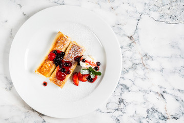 pancakes with strawberries and mint