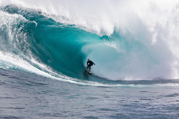 Surfing at Shipstern Bluff - obrazy, fototapety, plakaty