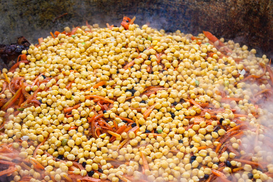 Zirvak for pilaf. Roasted meat, carrots, peas and barberries
