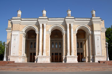Fototapeta na wymiar Alisher Navoi Opera and Theatre (Russian and Soviet architect Alexey Shchusev). Tashkent, Uzbekistan.