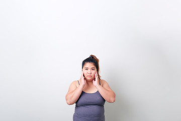 Obraz na płótnie Canvas plump woman headache in exercise clothes