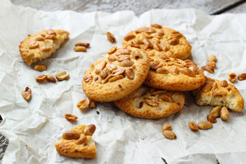 Crunchy cookies with peanut - 328844318
