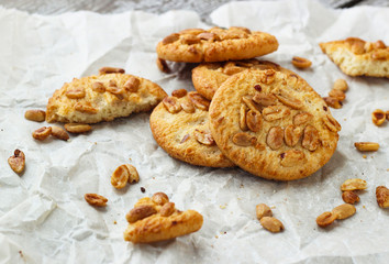 Crunchy cookies with peanut - 328844333