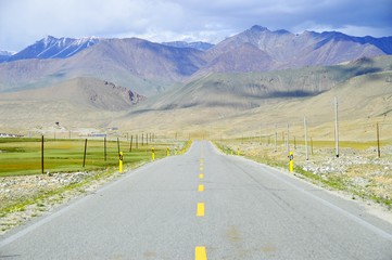 A view of Karakoram Highway in Tashkurgan County, Xinjiang Uygur Autonomous Region.