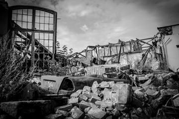 Spalona fabryka © Heroc