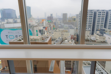 Fototapeta na wymiar 東京都渋谷区の高層ビルから眺める渋谷の街並み