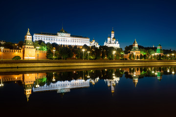 Obraz premium Moscow. Russia. Reflection of the Kremlin buildings in the Moscow river. Evening in the capital of Russia. Lighting of the Kremlin embankment. Business card of Moscow. Capital of Russia.