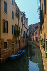 Fototapeta na wymiar Barque à Venise